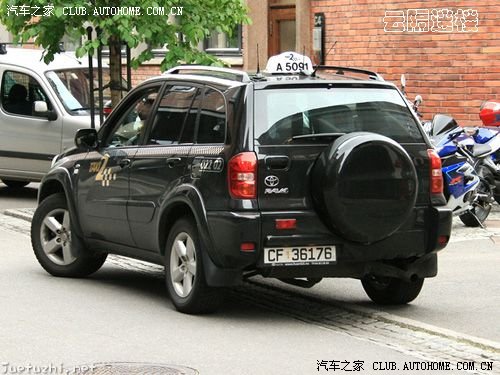 【图】迪拜街头的出租车 淡定~_奔驰e级论坛