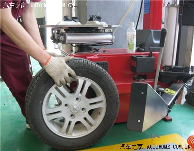 换减震+修空调+补胎做动平衡+换汽滤+解决车