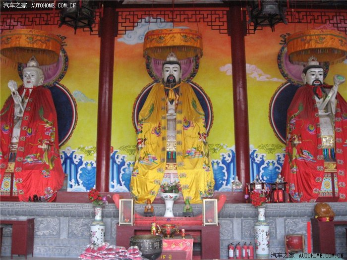 三清殿内供玉神像