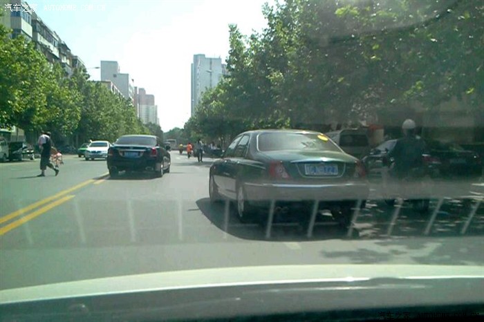 【图】双黄线的其中一条是虚线,能调头吗?_凯