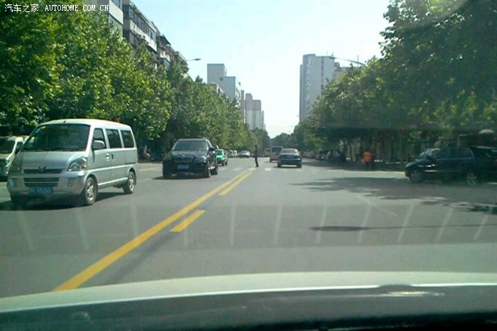 【图】双黄线的其中一条是虚线,能调头吗?