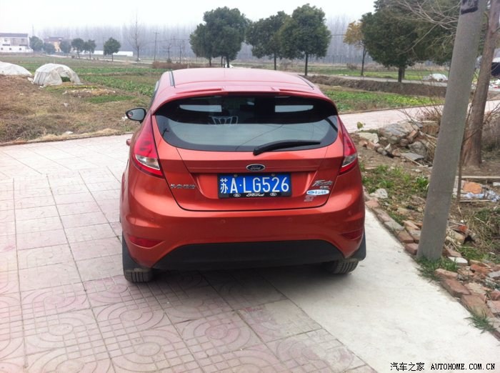 版增添一点运动气息。车后面SEL是什么意思?