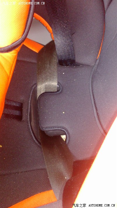 请您指导QQ3怎么用安全带绑儿童安全座椅?_