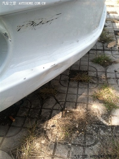 处女撞,去上牌交警队大院里撞上石柱,丨