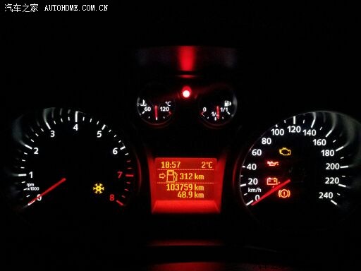 【图】07换09仪表后中间红灯一直亮吗?