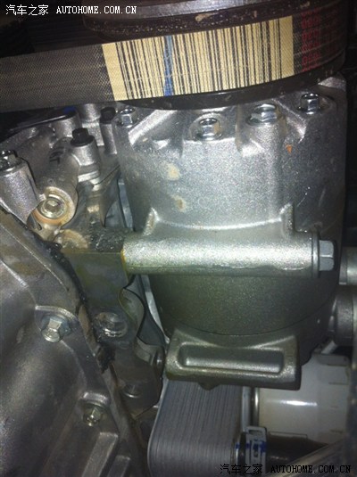 新福克斯3600首保 空调压缩机漏油 加翼博照片