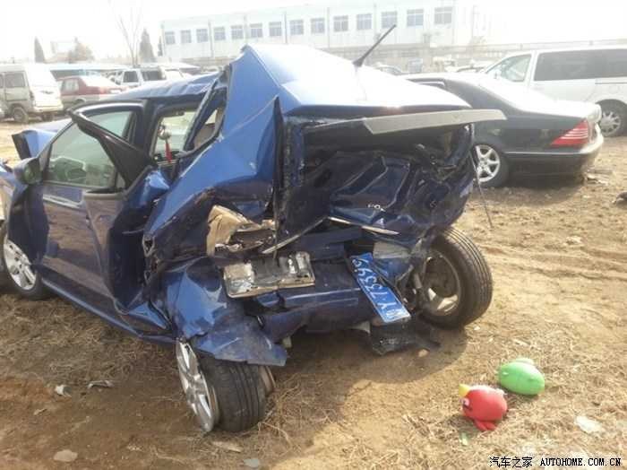 【图】大众神车被追尾!质量杠杠的!