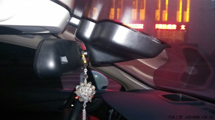 【图】请教高手,后视镜后面这窟窿是什么东西