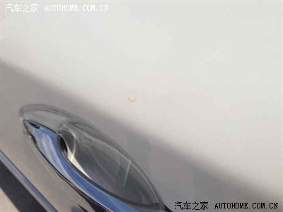 白籁 车顶有滴黄色的顽固污渍 用了去污蜡 洗车