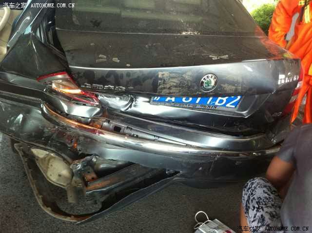 【图】森高速酒驾撞护栏翻滚,人轻伤