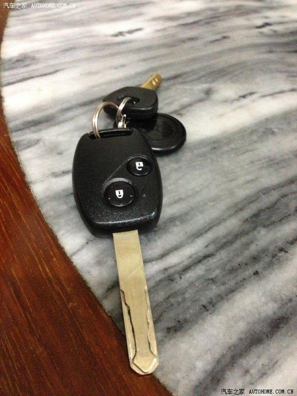 【图】版主请进,飞度车钥匙怎样更换电池?求教