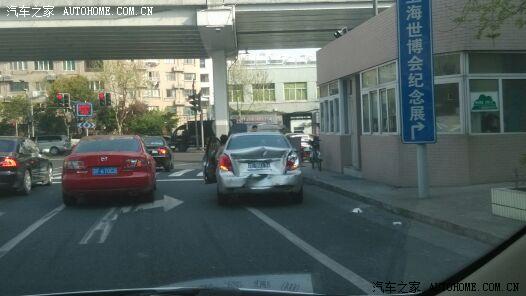 【图】早上打浦路隧道堵车,5车追尾。