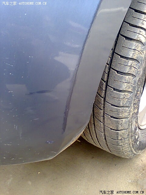 【图】保险杠轻微擦伤后 用补漆笔的效果
