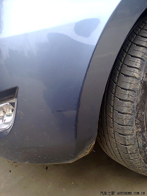 【图】保险杠轻微擦伤后 用补漆笔的效果