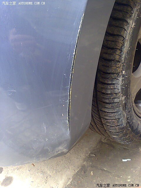 【图】保险杠轻微擦伤后 用补漆笔的效果