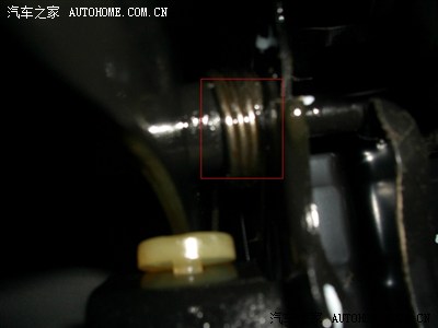 貌似终于被我彻底解决了,我感觉就是离合器踏板连接轴上回位弹簧的