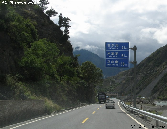 沿国道317川藏北线向西