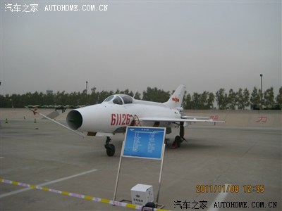 空军"感恩之旅"唐山飞行和跳伞表演实况