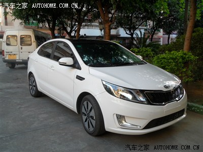 白色外观,黑色内饰,车膜贴黑色,还是墨绿色好呢