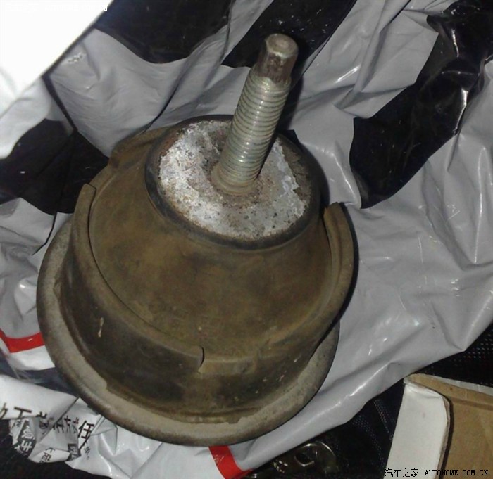 【图】2003年爱丽舍8V更换发动机右支架胶
