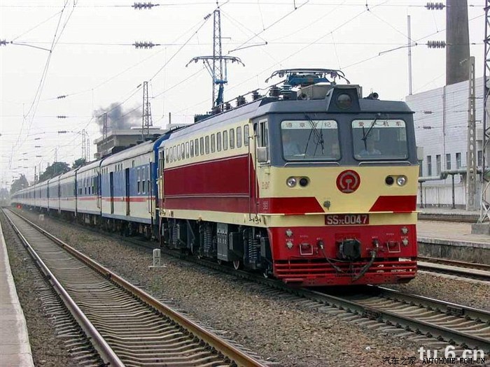 韶山7c(ss7c)型干线客运电力机车 韶山7c型电力机车是交—直传动4800
