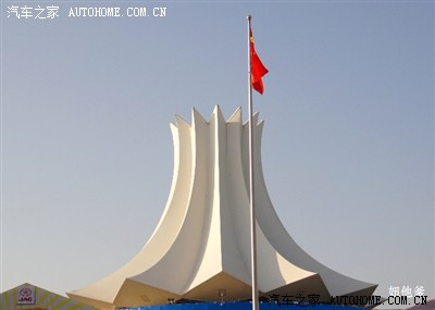 会展中心也是南宁市的标志性建筑这个顶状建筑 是朱槿花
