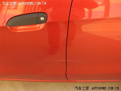 没买车损险 车侧面划了,露了铁皮,只有一点点,该