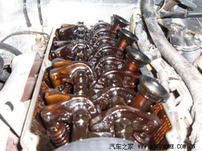 是不能调气门间隙的,其凸轮上摇臂是个整体件(4g69我记得是不需要调的
