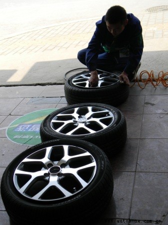 1.5MT手舒换16Y轮毂配195\/50\/R16轮胎完毕+