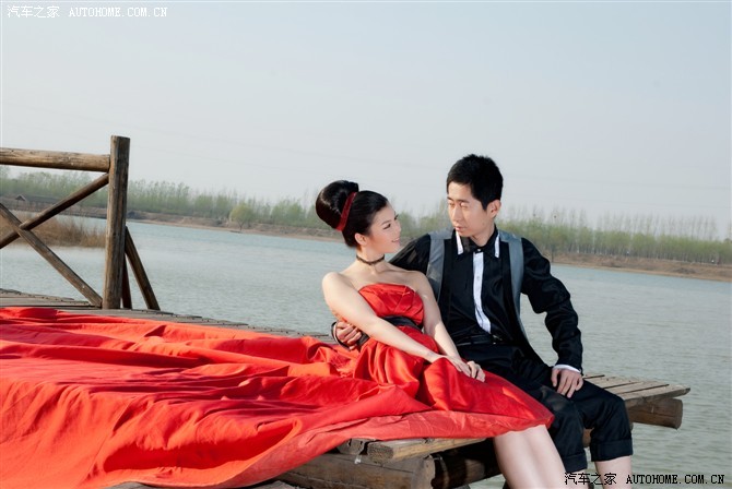 爱车婚纱照_婚纱照风格(2)