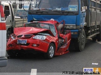 日系车祸大全,汗!_长城C30论坛_ 手机 汽车之家