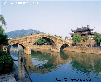   余姚市区的标志性建筑舜江楼,姚江桥与龙泉山.