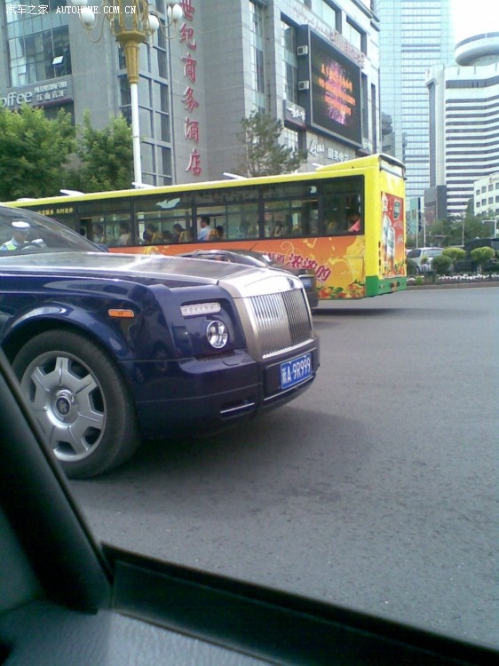 【图】乌市西大桥红山新世纪路口 偶遇劳斯莱