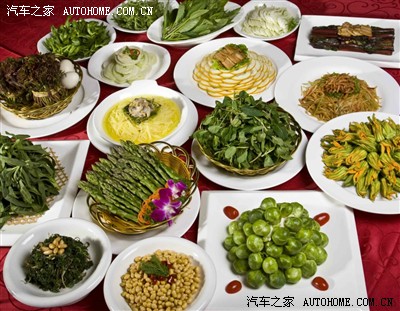 这是野菜宴,全部是大青山采摘的各种野菜,绿色无污染!