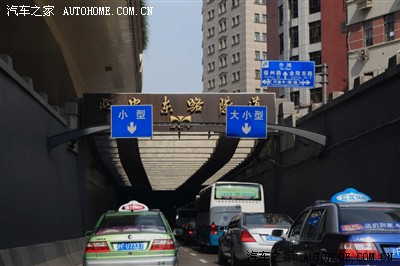 延安路隧道,过去就是浦东.