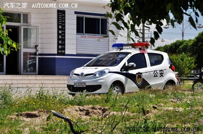 巴里坤的警车,是长安奔奔mini