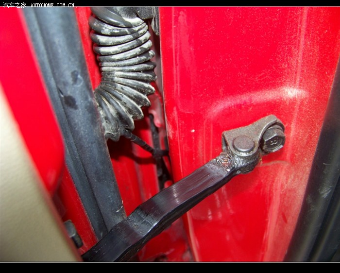 车门限位器异响!油箱盖打不开!后备箱盖异响! 