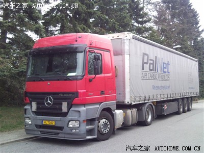 奔驰的大卡车,霸气