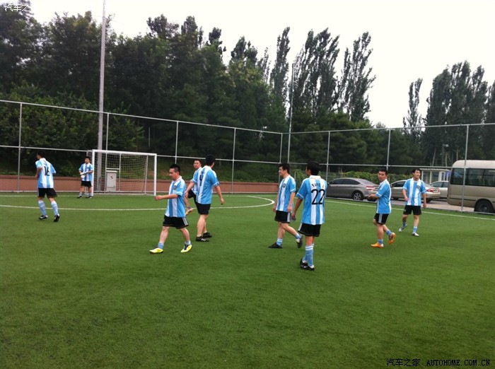 【图】公司 六人制足球赛,蓝衣军团2:0胜,耶~~