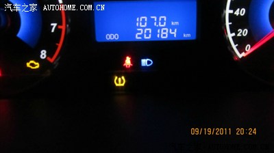 仪表盘上出现一个黄色的惊叹号 什么意思?_帝