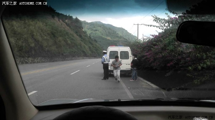 【图】交警查车了,开车上路请检查安全带是否