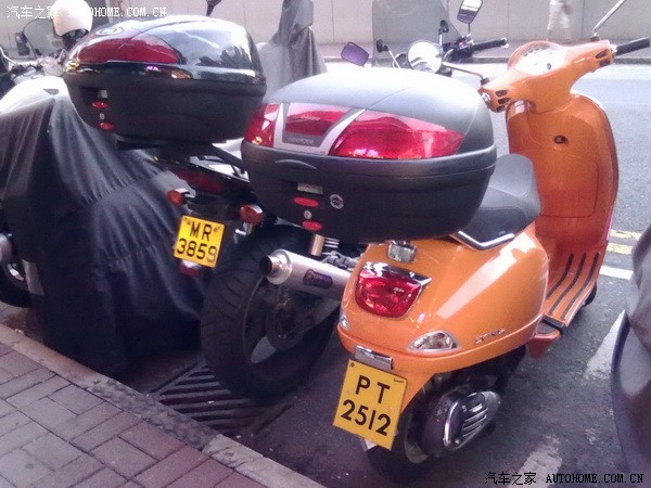 掠影 香港街上 面包车 摩托车