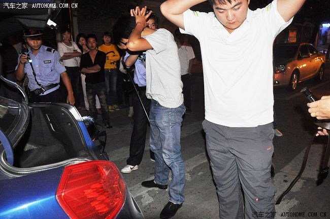 路遇警察抓到偷车贼---强悍有木有