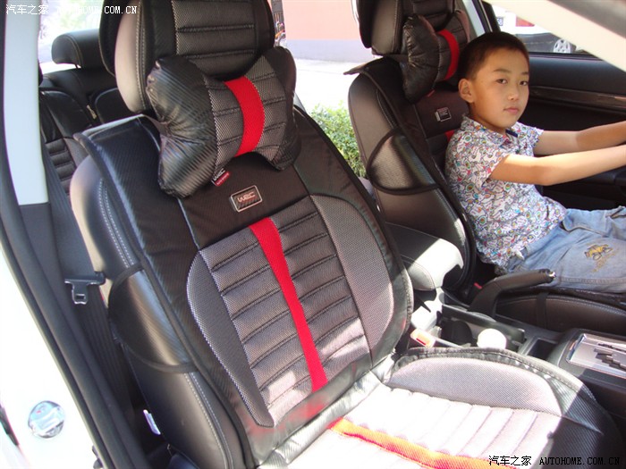 小翼新配的坐垫与地垫小帅哥是重点!