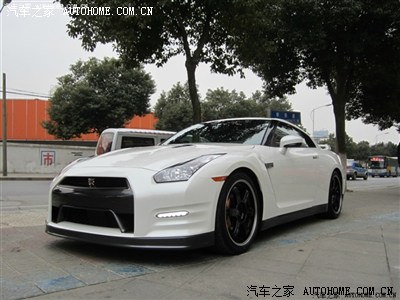 我们这小城市的豪车,科迈罗、宾利、东瀛战神