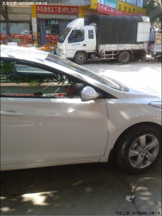 【图】今天中午拍到的老挝车。屁股是伊兰特的