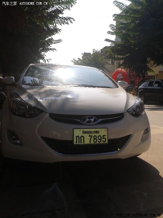 今天中午拍到的老挝车。屁股是伊兰特的英文,