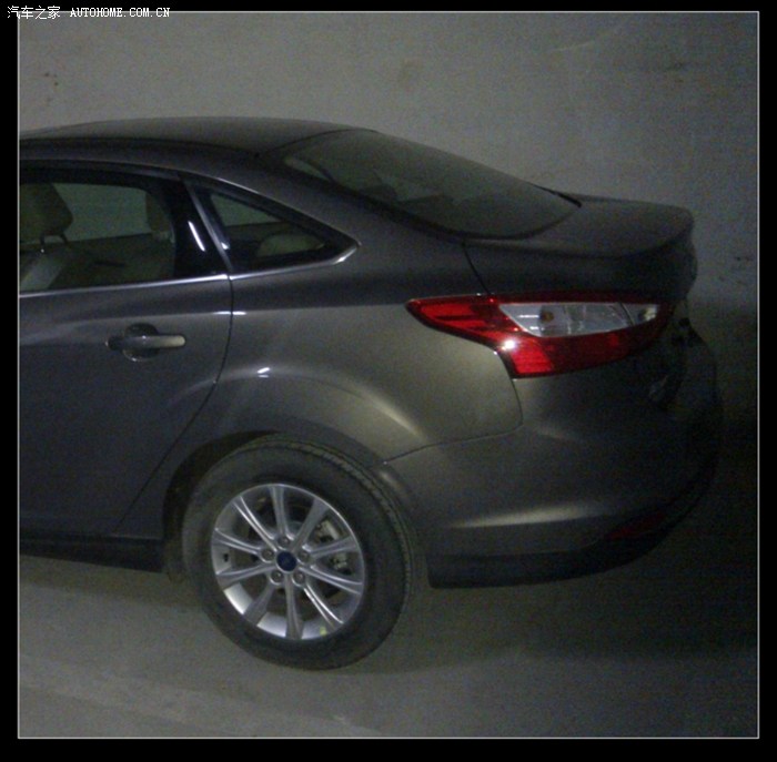 【图】昨天晚上在同一个车位发现深灰色新款3