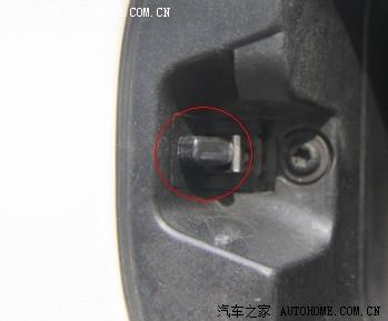 速腾加油口门盖要很用力才能关上