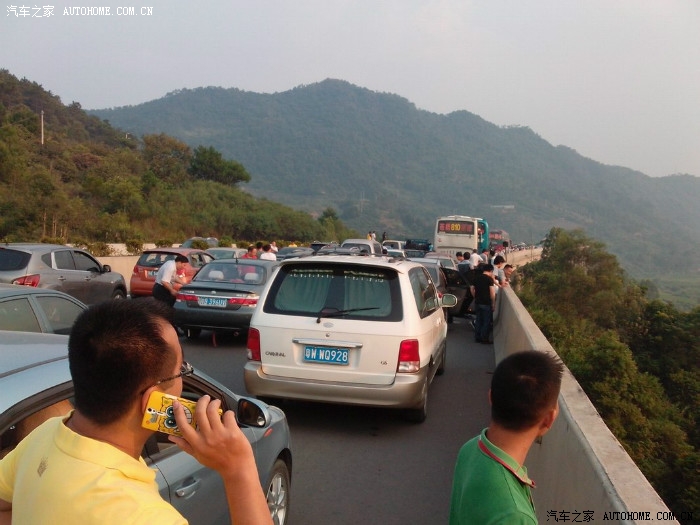 广昆高速大堵车